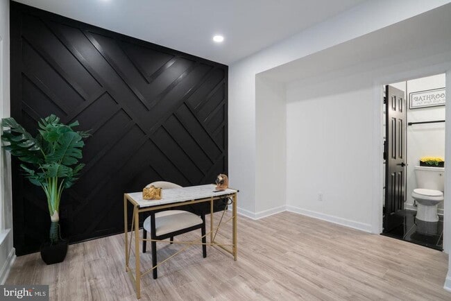 Building Photo - 8261 Tinsley Pl