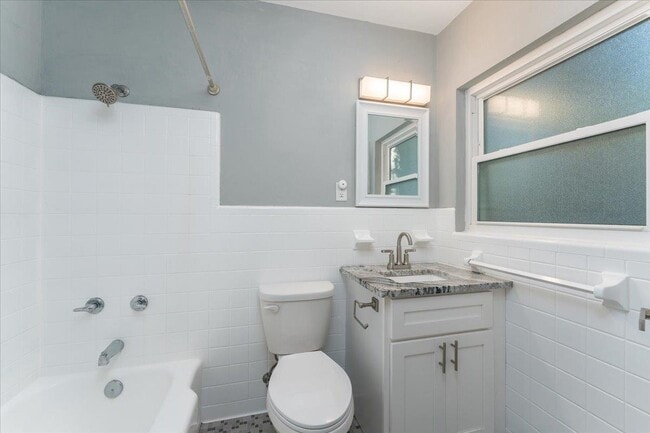 Building Photo - 1707 Hall Dr