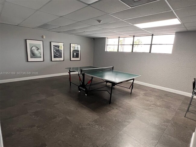 Building Photo - 200 Leslie Dr