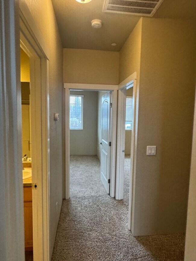 Building Photo - **SPECIAL** FIRST MONTH FREE W/ ONE YEAR LEASE/ 3 LEVEL CONDO W/ UPGRADES, GARAGE/ FENCED YARD