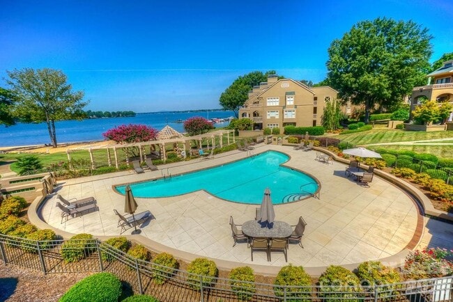 Building Photo - 639 Portside Dr