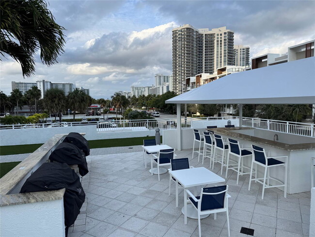 Building Photo - 3015 N Ocean Blvd