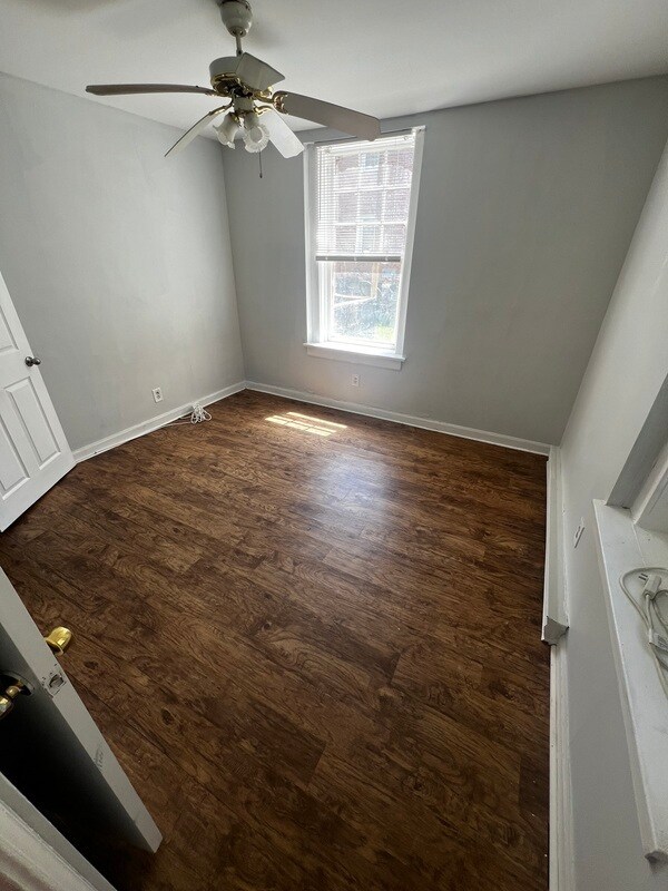 Building Photo - 1022 Maplewood Ave