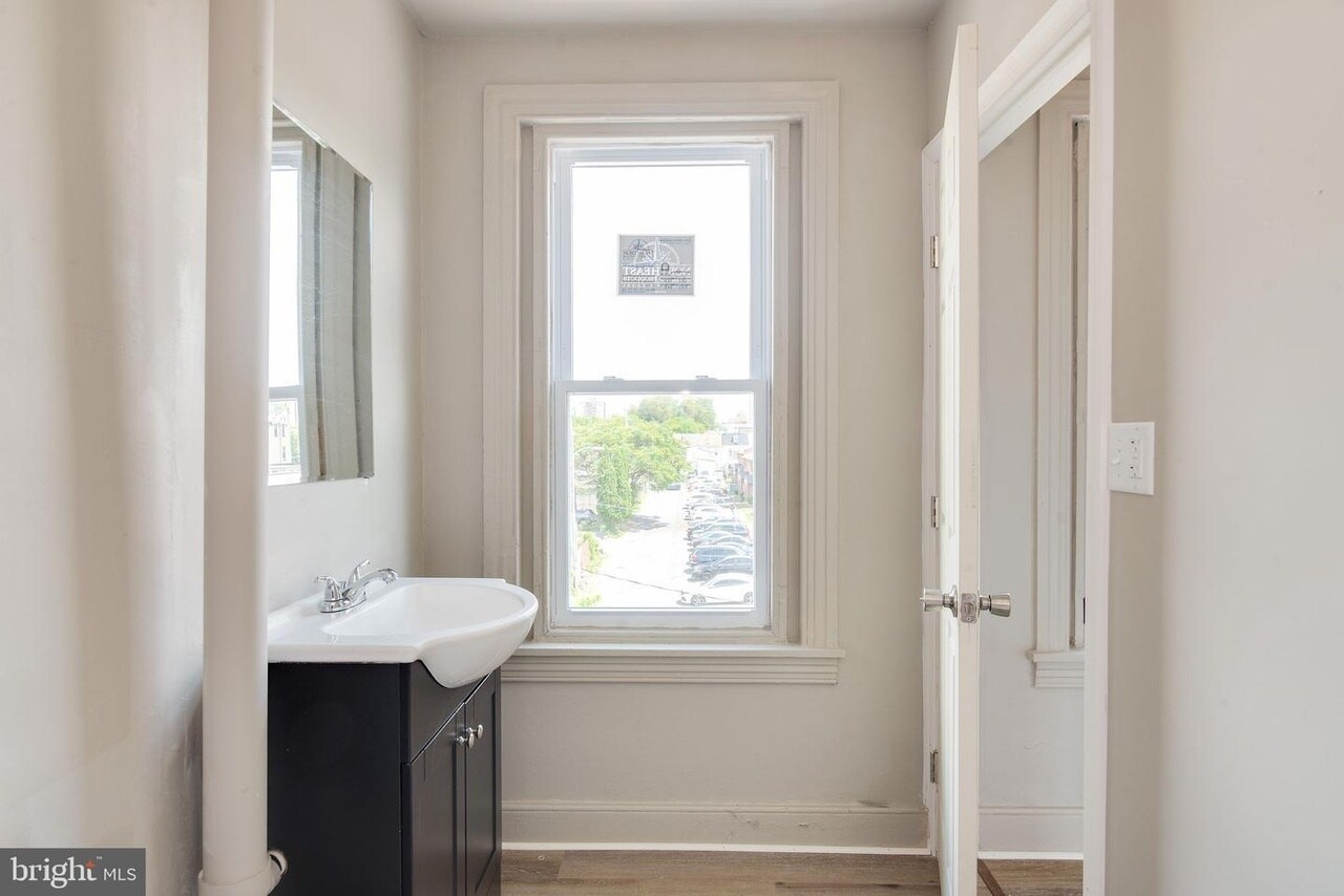 Building Photo - 414 Pine St