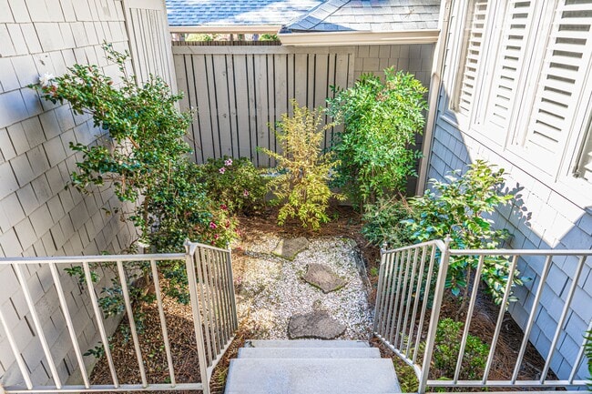 Building Photo - 285 Sugar Gum Ln