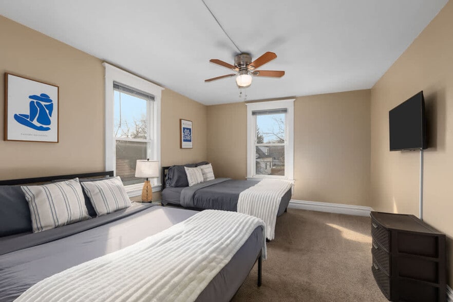 Building Photo - 1059 Watson St SW