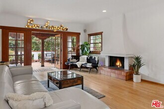 Building Photo - 334 Crane Blvd