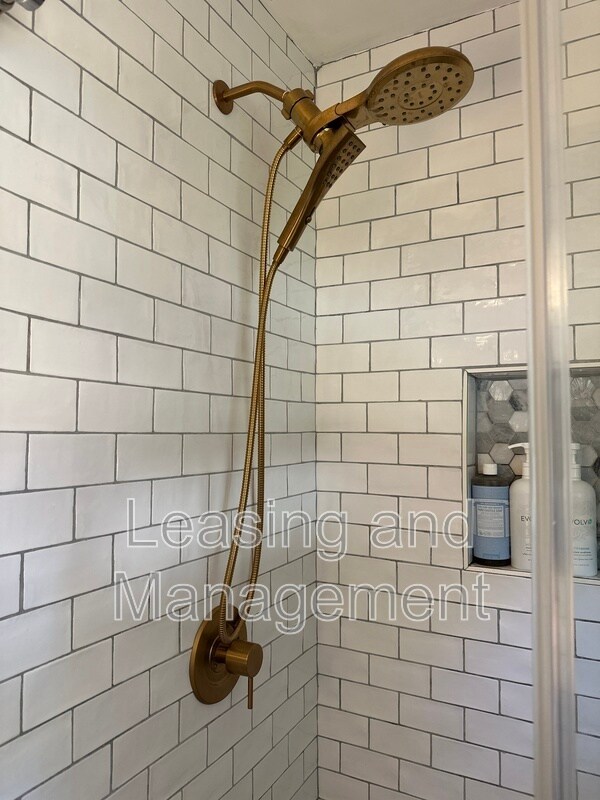 Building Photo - 823 Jordan St