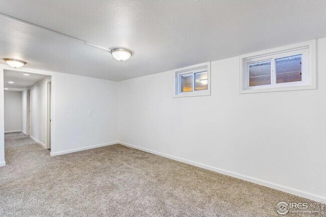 Building Photo - 2025 Orchard Pl