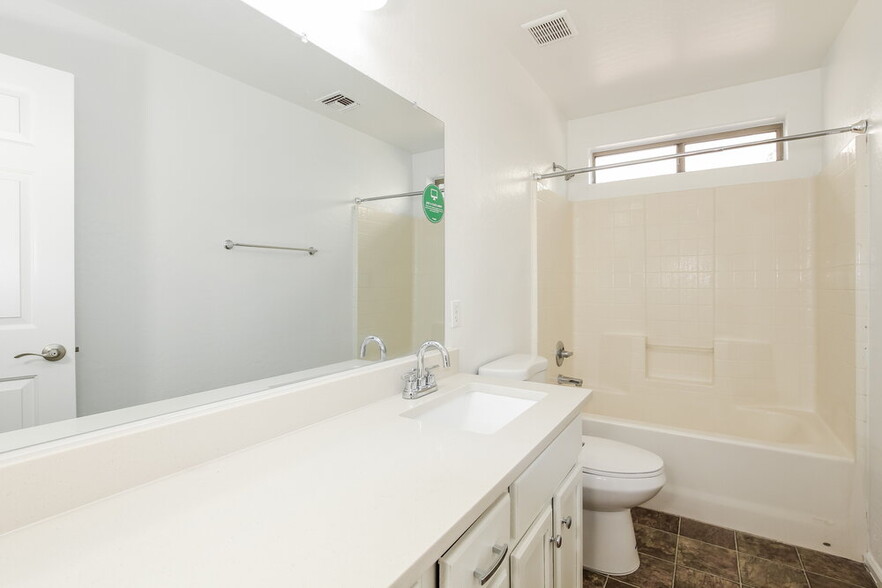 Building Photo - 14988 W Riviera Dr