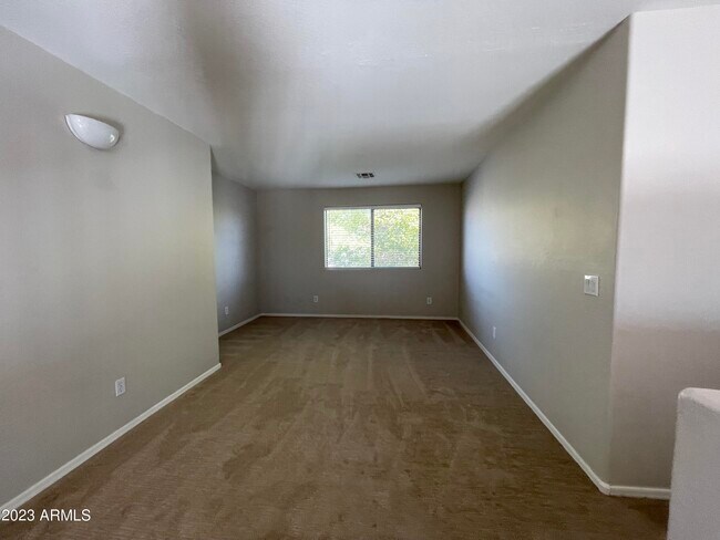Building Photo - 3517 E Crescent Way