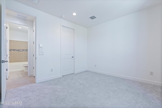 Building Photo - 30660 S Osprey Dr