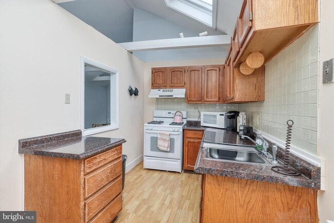 Building Photo - 5496 York Rd.