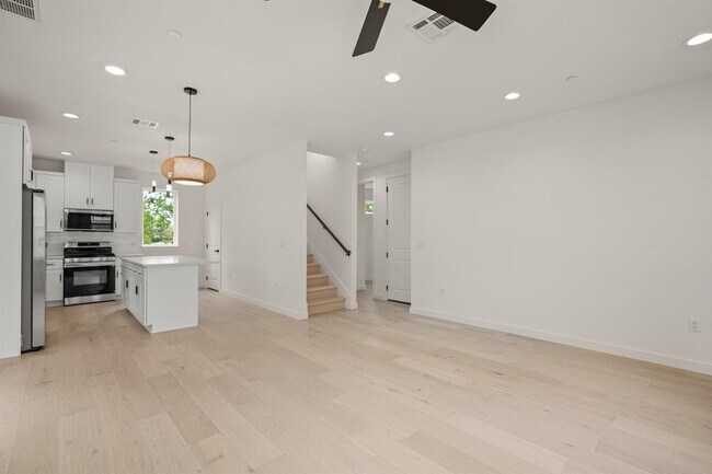 Building Photo - 5305 Ledesma Rd