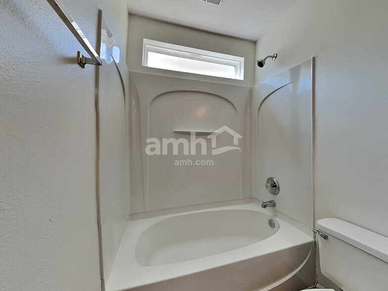 Building Photo - 2526 Ingleside Dr