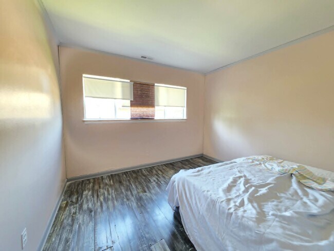 Building Photo - 1010 Adams Ave