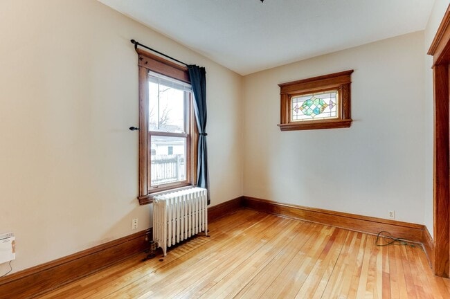 Building Photo - Gorgeous Uptown 4-bed 2-bath Single-Family House w/ Garage + Fenced-In Yard