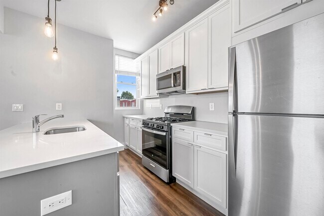 Building Photo - 91 E 21st St