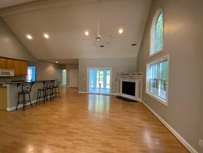 Building Photo - 3 Bedroom, 2 bath home in North Shore Comm...