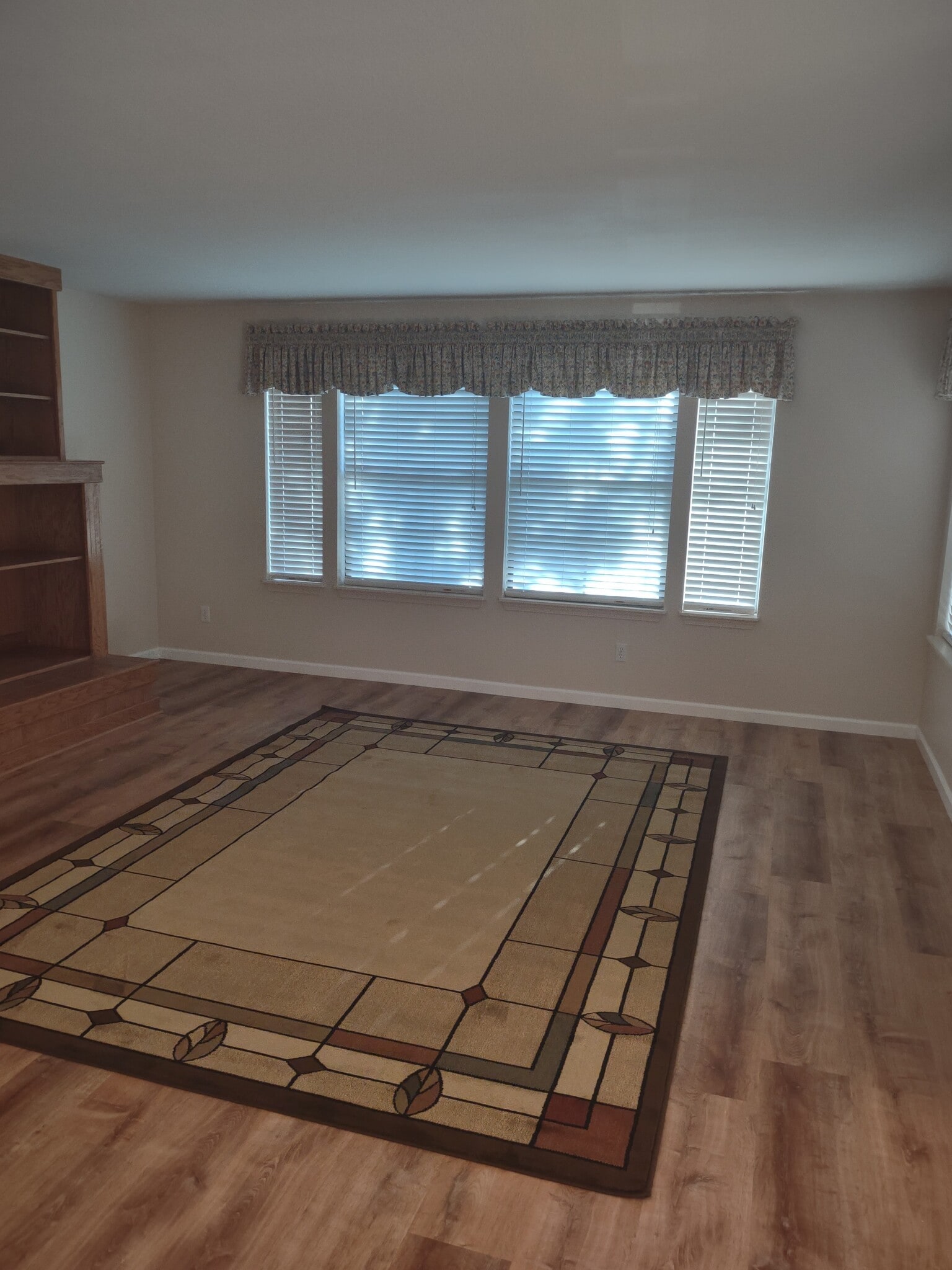 Building Photo - 1061 Mountain View Dr