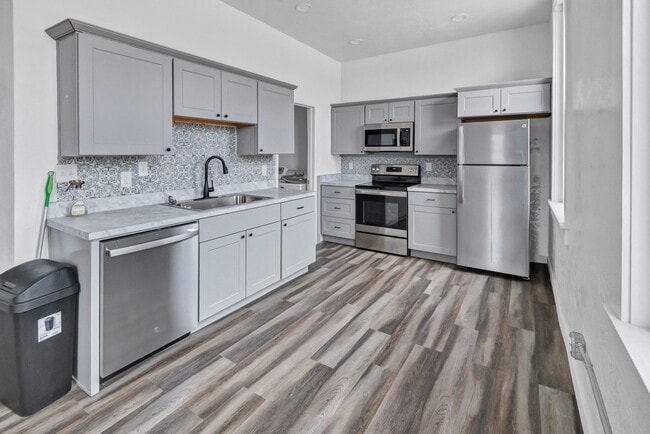 Building Photo - VINTAGE VAULT