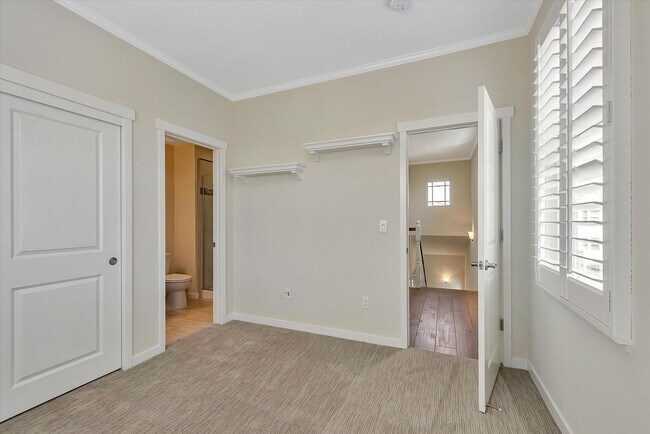 Building Photo - WOW! GREAT HOME! Mountain View!