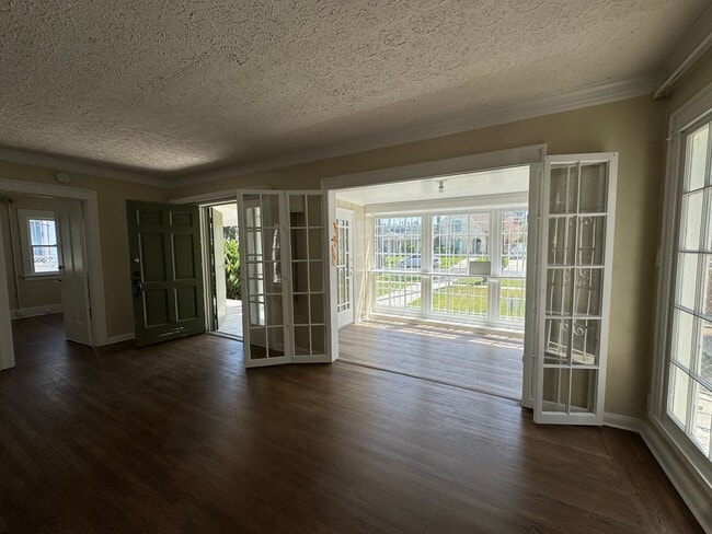 Building Photo - 4817 6th Ave