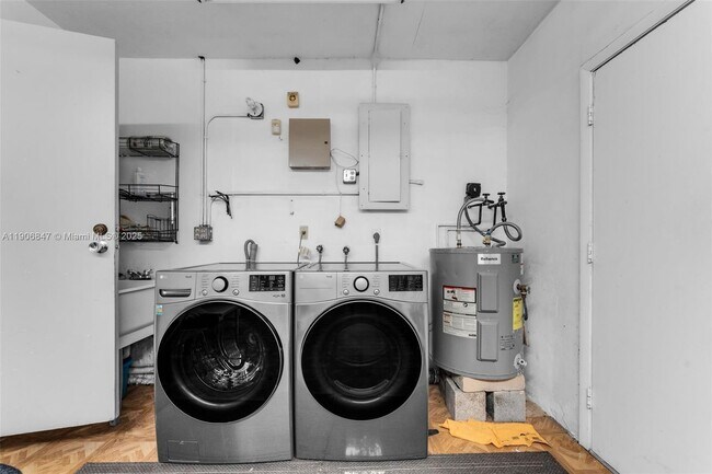 Building Photo - 3560 SW 107th Ct