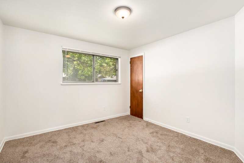 Building Photo - 1044 Briarwood Rd