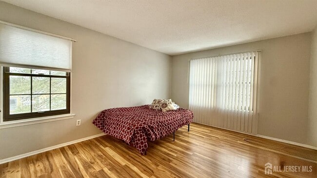 Building Photo - 304 Bromley Pl