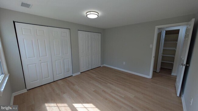 Building Photo - 5813 Shana Pl