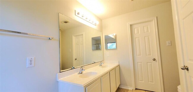Building Photo - 13043 Peppergate Ln
