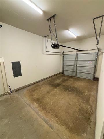 Building Photo - 2036 Oak Grove Ln