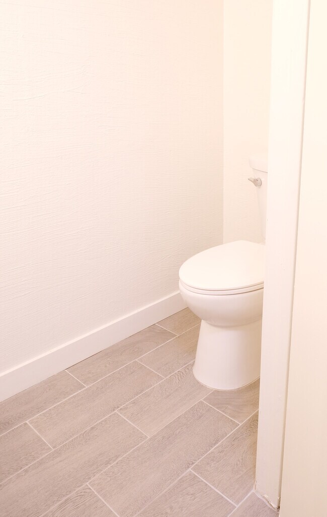 Building Photo - 6127 Meadowhaven Ln