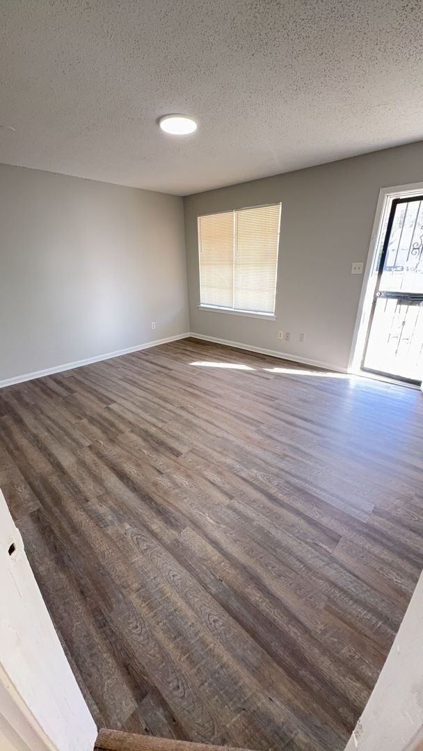 Building Photo - Very Nice Duplex in Berclair