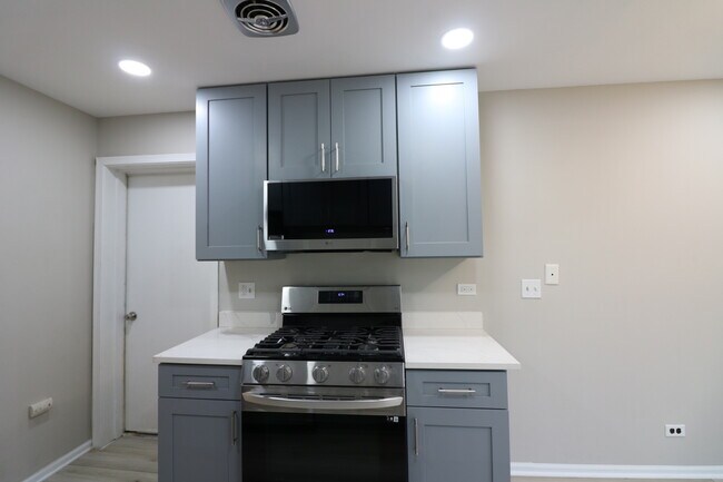 Building Photo - 360 Farmingdale Cir