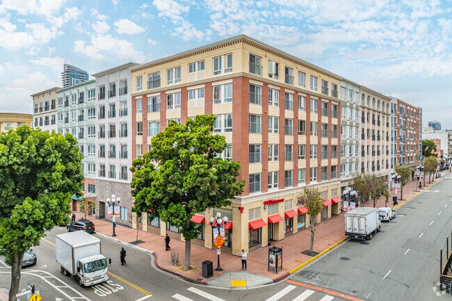 450 J St San Diego, CA 92101-6966 - Gaslamp City Square