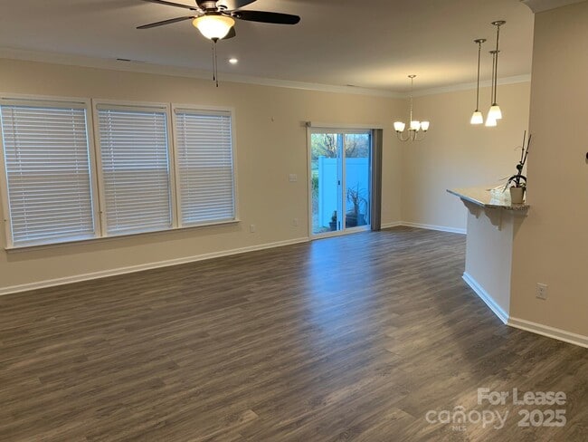 Building Photo - 23042 Clarabelle Dr