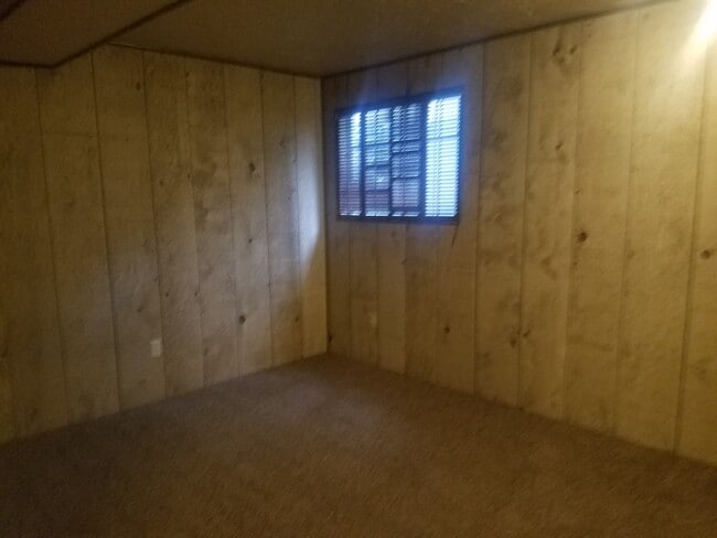 Building Photo - 3 Bed 2.5 bath townhome in Ammon right beh...