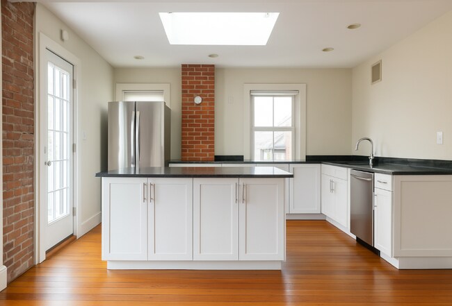 Building Photo - 151 Highland St