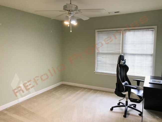 Building Photo - Wonderful 3BD 4 BA 1 Car-Garage End Unit T...
