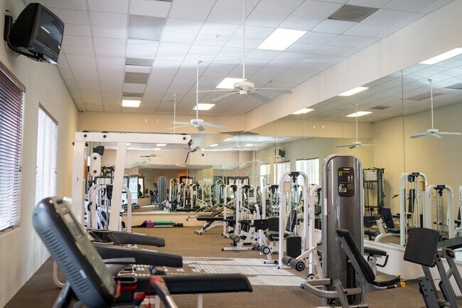 Building Photo - Ground floor spacious 2 Bedroom Condo near pool and gym