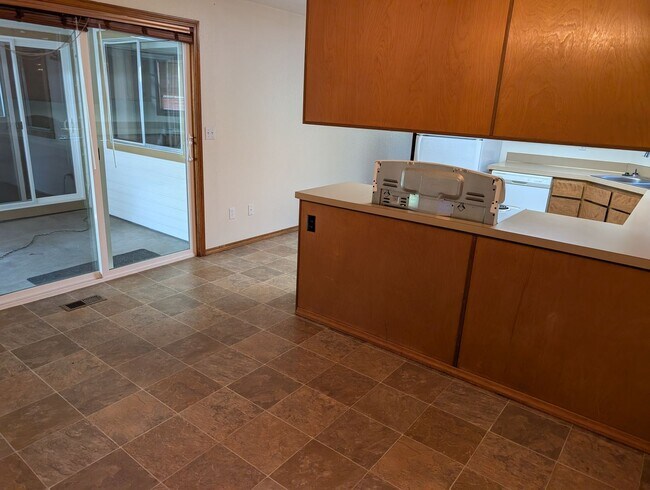 Building Photo - Great location off of Gary Lane and State ...