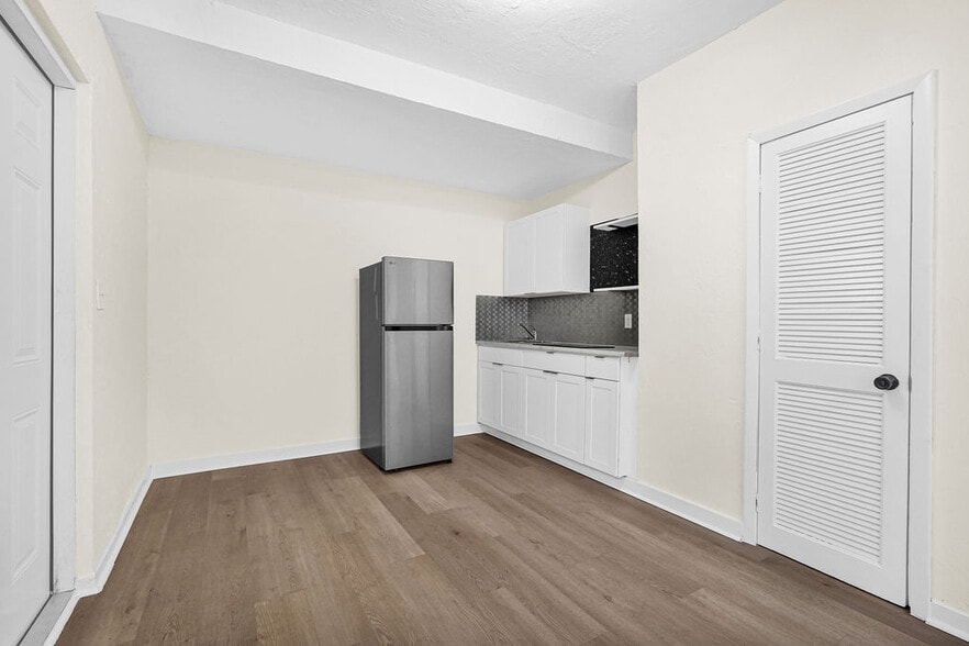 Building Photo - 47 NW 45th Ave