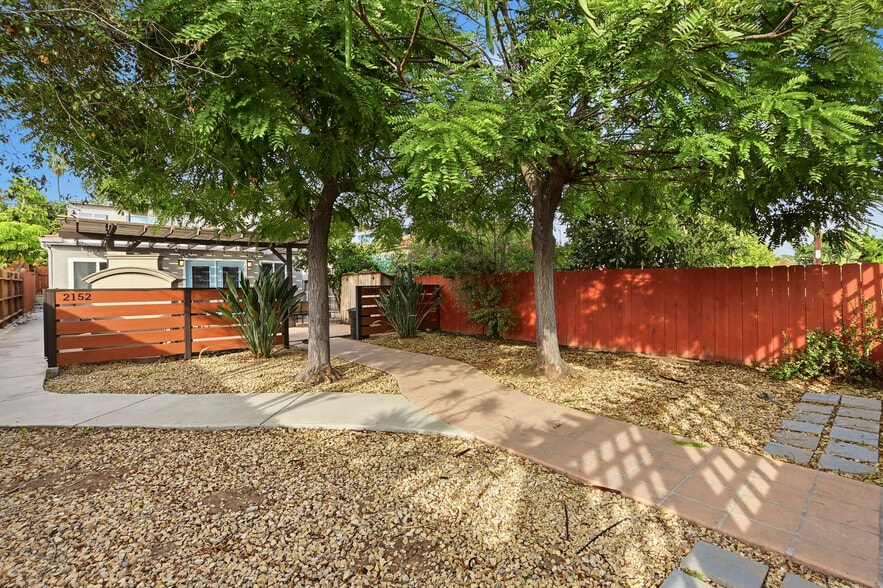 Building Photo - 2154 Oliver Ave