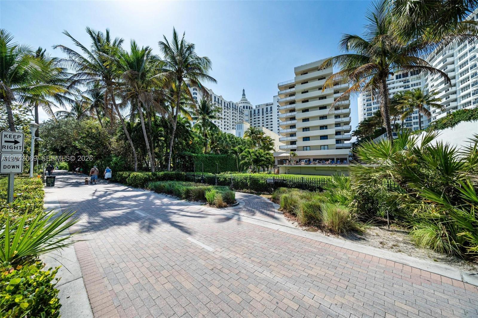 Building Photo - 1623 Collins Ave