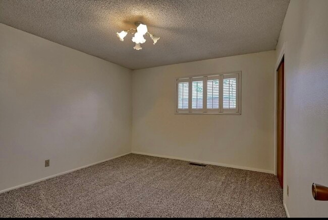 Building Photo - 6300 Jo Ann Pl NE