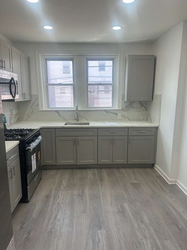 Building Photo - 4860 Gransback St