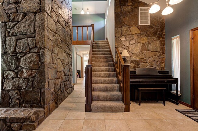 Building Photo - 7808 Forest Ln