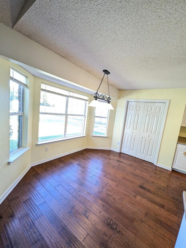 Building Photo - 7300 Rexford St